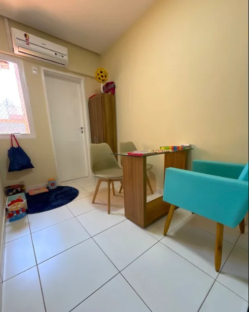 Sala de atendimento infantil arejada